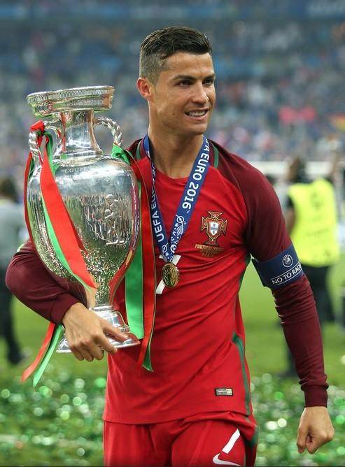 凯时KB88-告别世界杯的C罗是葡萄牙足球丰碑 没有后人能及