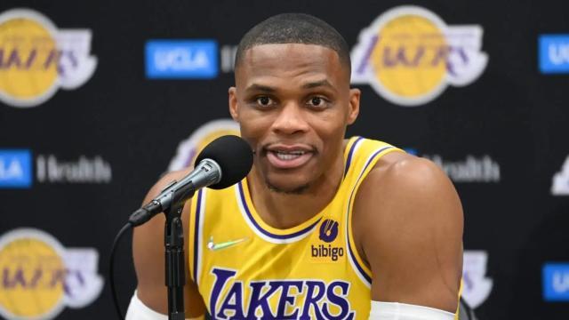 韦少新赛季应担任替补?哈姆:他和贝弗利能共存