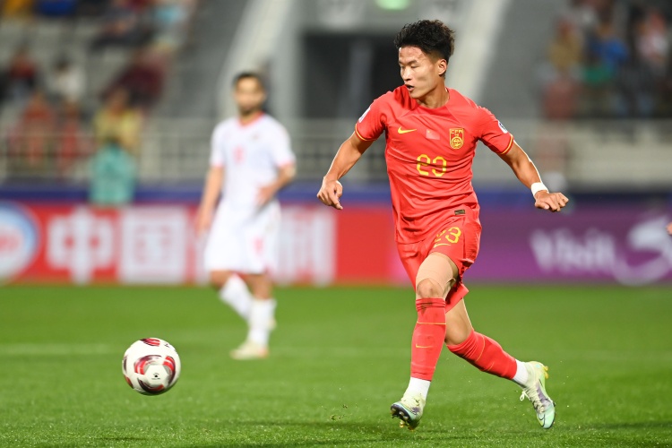 凯时KB88-国足2-2乌兹别克斯坦:林良铭造点+命中,塞鸟首发魏震两黄染红