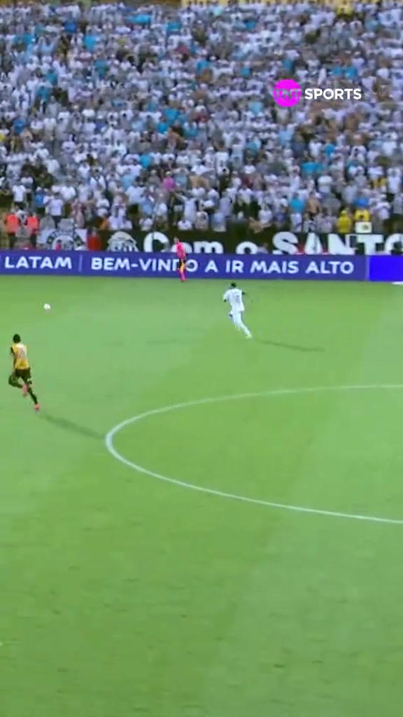 凯时KB88-巅峰不再！34岁内马尔冲刺画面引发热议，速度太慢救球不及